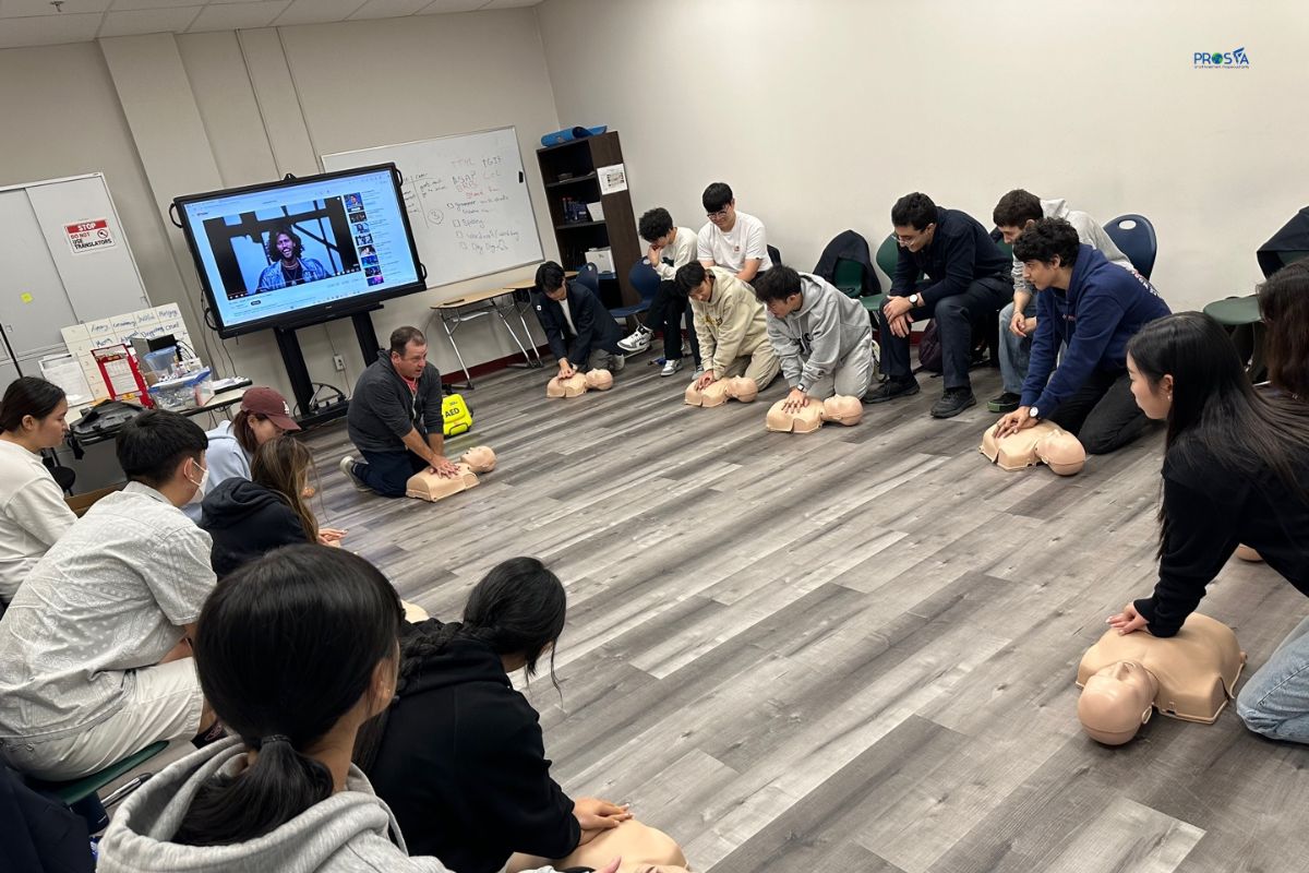 Học sinh trung học Canada trong buổi hướng dẫn sơ cấp cứu trung học tư thục canada